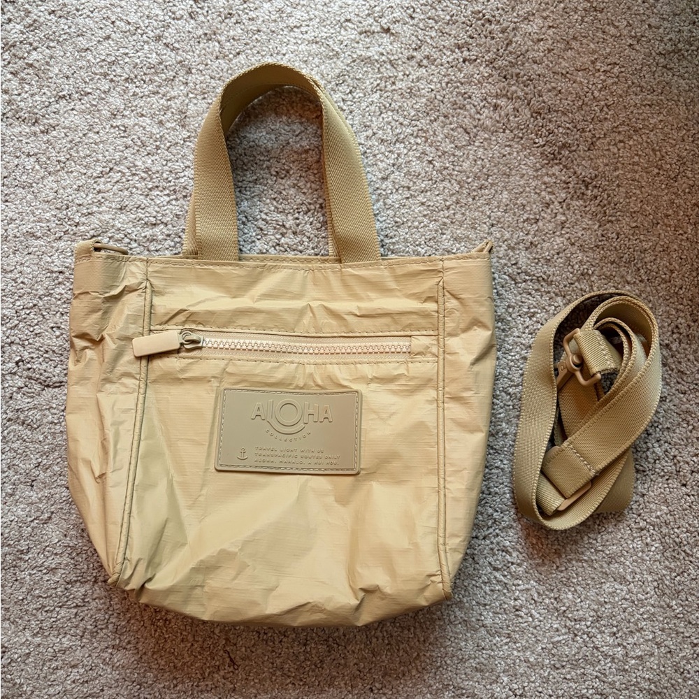 NWOT Aloha Crossbody - Picture 2 of 3